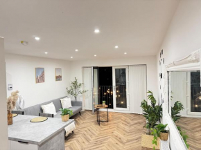 Spacious Birmingham Luxury Apartment - 2 Bed - Free parking - Washing machine - 50inch HD TV - Netflix